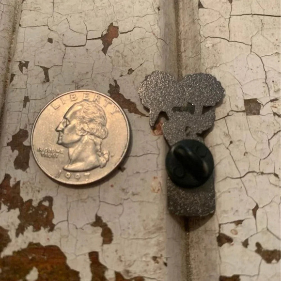 Brand new Harry styles inspired sunflower vol 6 enamel pin - Picture 3 of 3